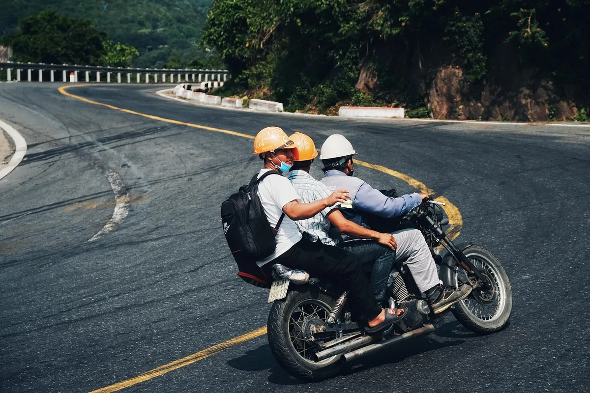 motorcycle, street, mountain, hai van pass, forest, everyone, pass, winding, nature, tran thang nhat, 5 plus english