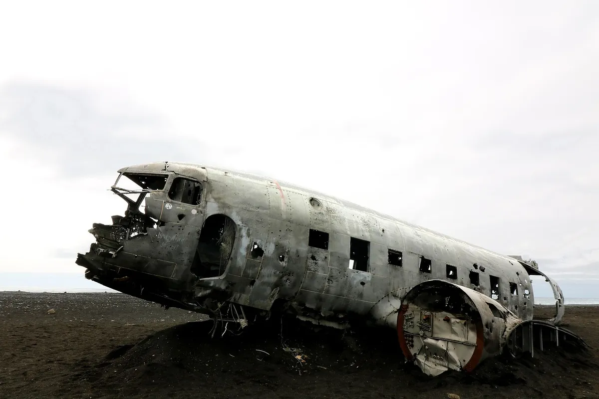 plane, wreck, crash landing, nature, darkness, mystical, plane crash, airbus, mood, passenger aircraft, destroyed, antique car, beach, iceland, sea